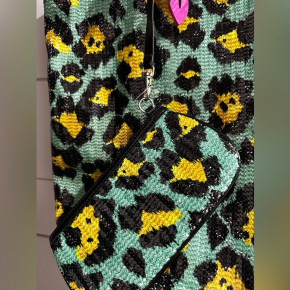 Betsey Johnson Green Animal Print Large Bag NEW With Duster - Picture 11 of 13